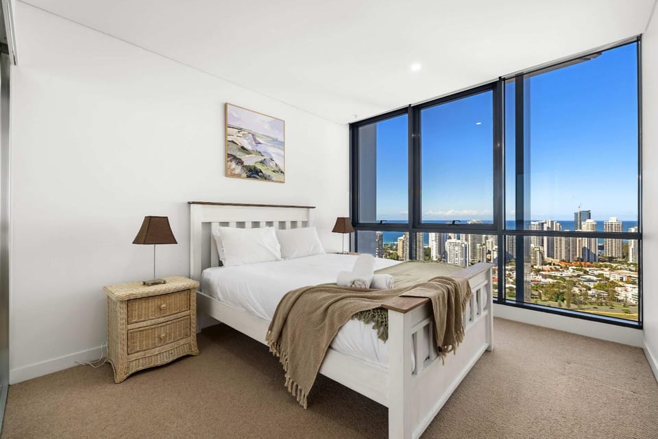 Dual Master Suites Near Broadwater High-Floor View Apartment in Main Beach