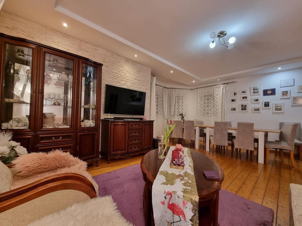 Communal lounge/ TV room, Breakfast