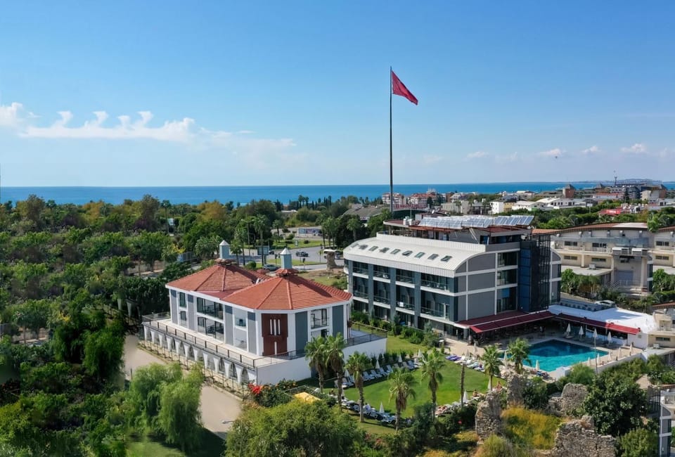 Property building, Day, Pool view, Sea view, Swimming pool