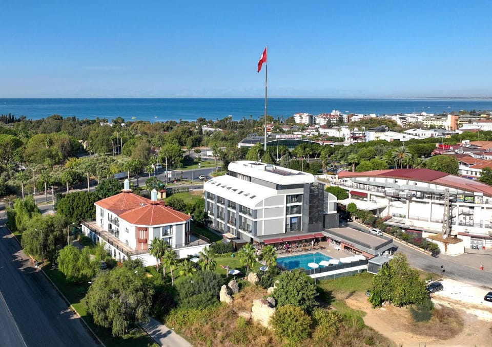 Property building, Day, Natural landscape, Bird's eye view, Pool view, Swimming pool