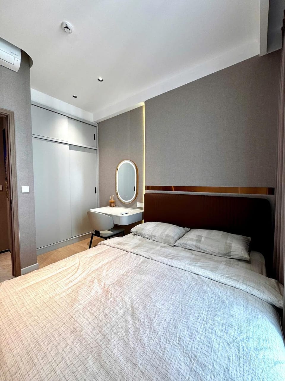 Bed, Photo of the whole room, Bedroom, wardrobe