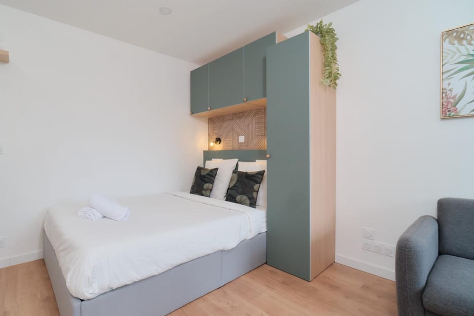 Bed, Bedroom