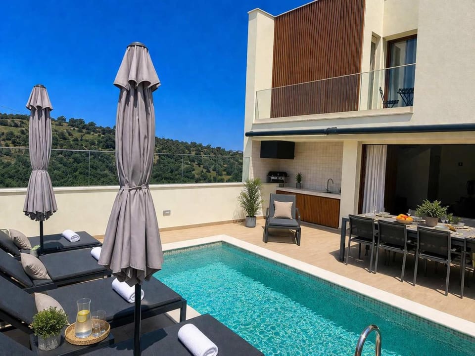 Balcony/Terrace, Swimming pool