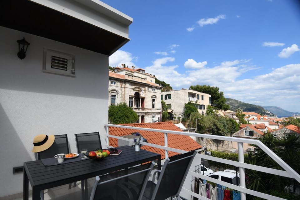 Property building, Balcony/Terrace