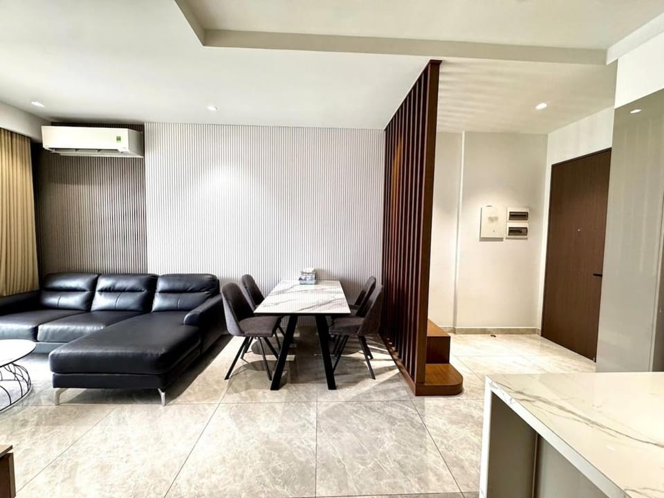 Luxury 2-Bedroom Apartment in the Heart of Midtown The Peak Apartment in Ho Chi Minh City