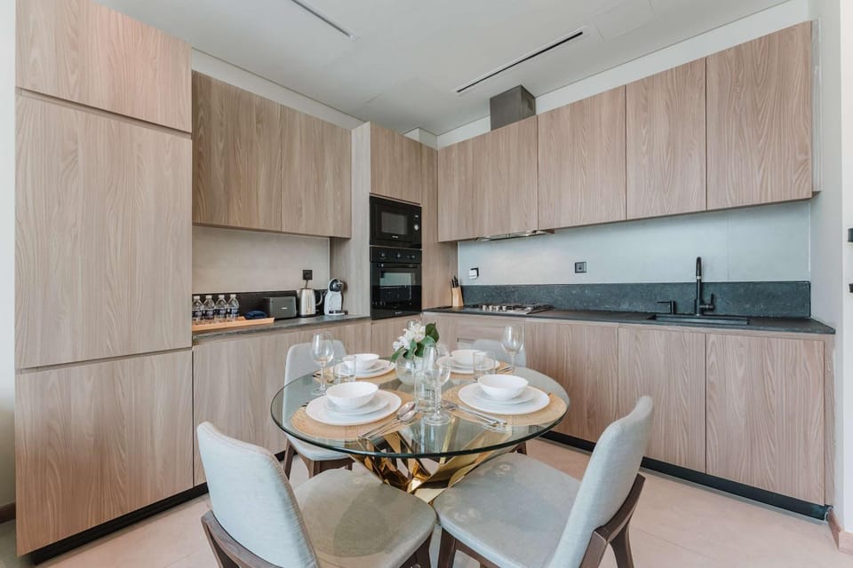 Coffee/tea facilities, Kitchen or kitchenette, Dining area, dishwasher, microwave, oven, stove