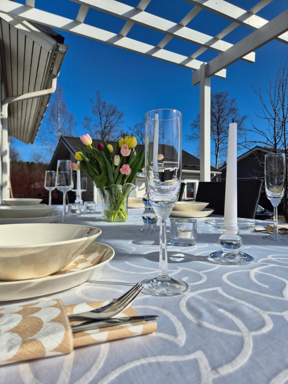 Patio, Dining area, Drinks