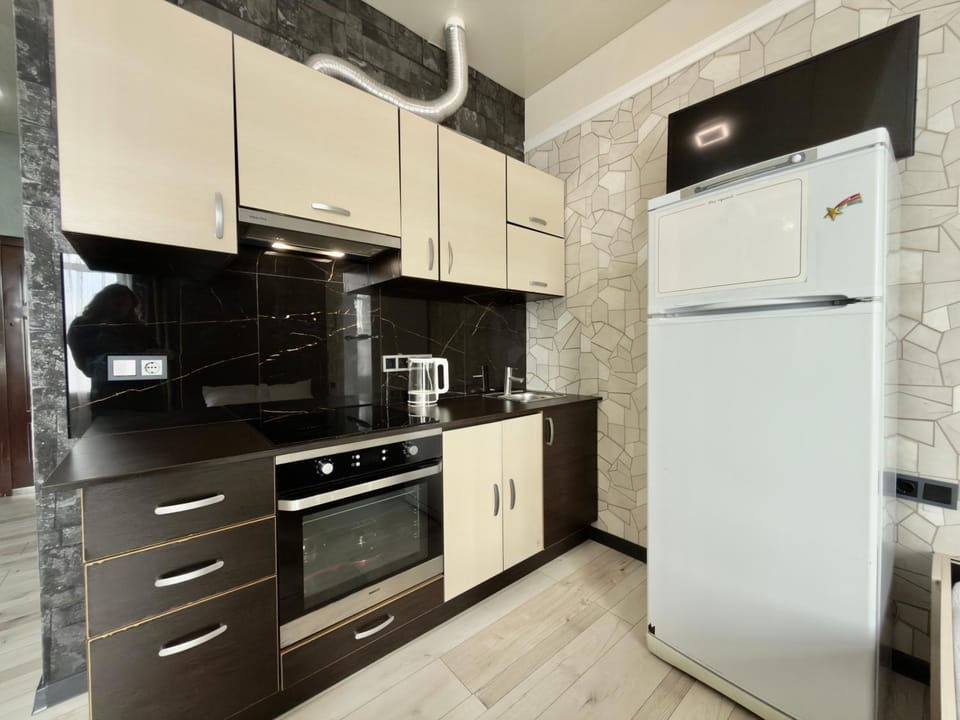 Kitchen or kitchenette, oven, pet friendly, stove