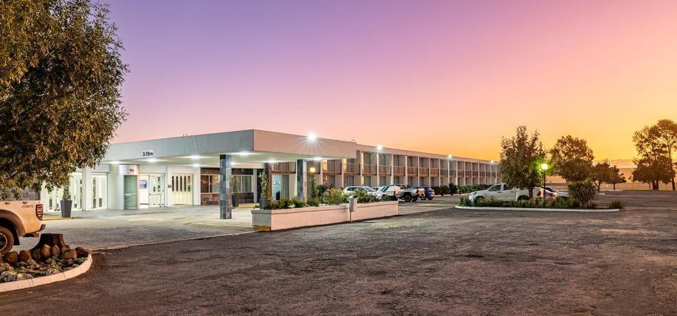 Property building, Sunset, Parking