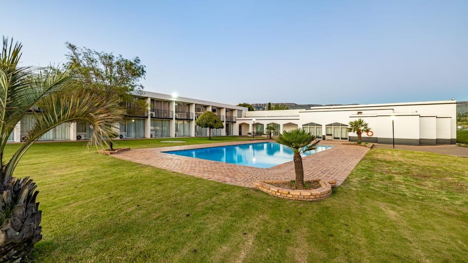 Property building, Garden, Pool view, Swimming pool