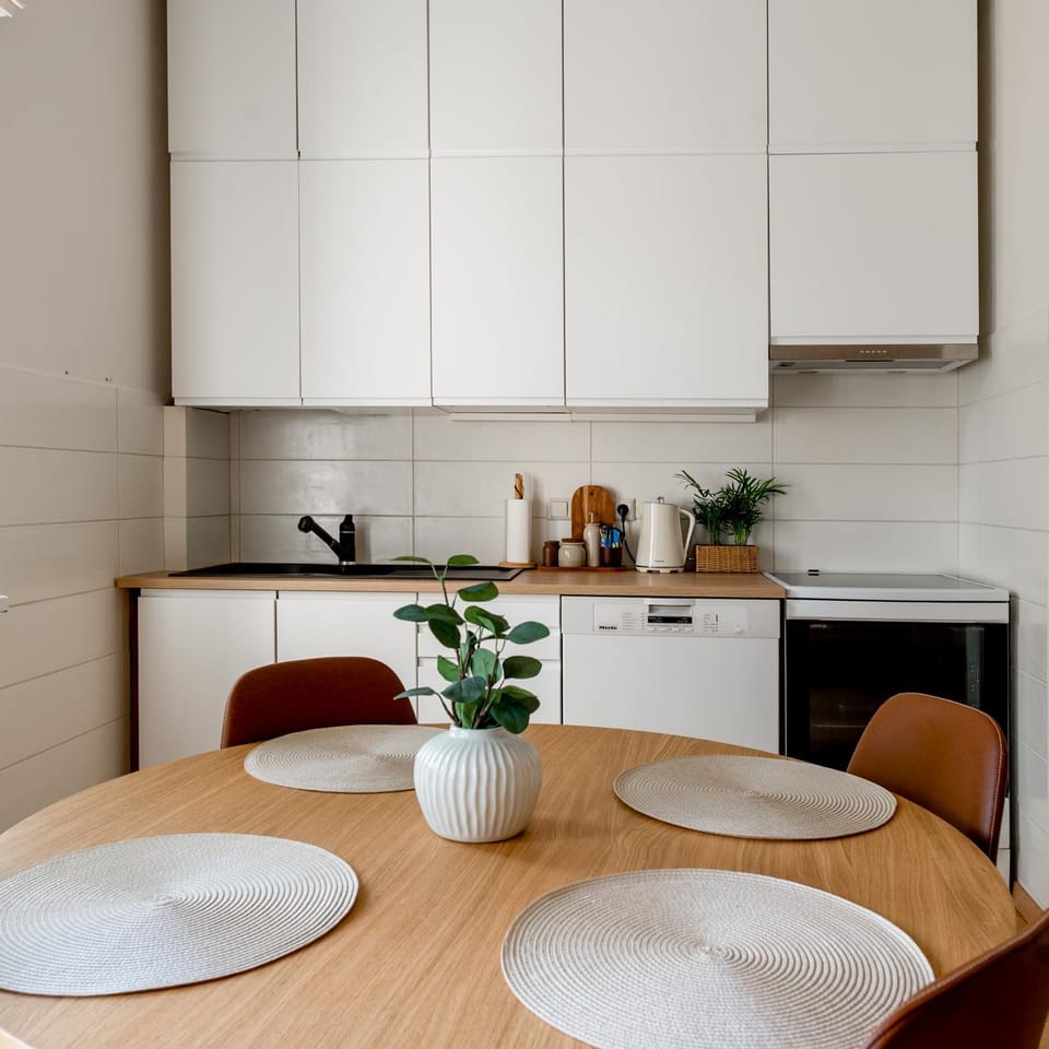 Kitchen or kitchenette, Dining area, stove