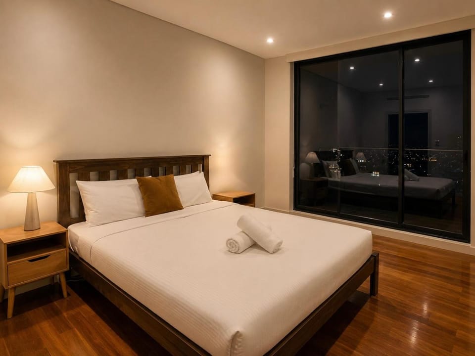 High-rise 4 Bedroom Penthouse in Heart of Sydney CBD with Free Parking Apartment in Sydney