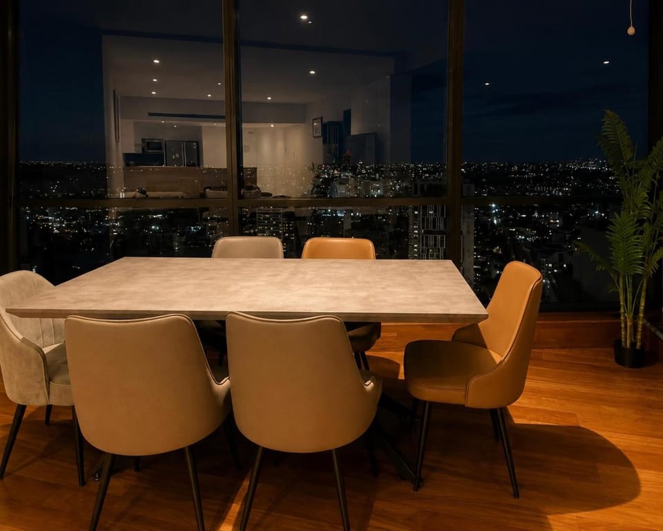 High-rise 4 Bedroom Penthouse in Heart of Sydney CBD with Free Parking Apartment in Sydney