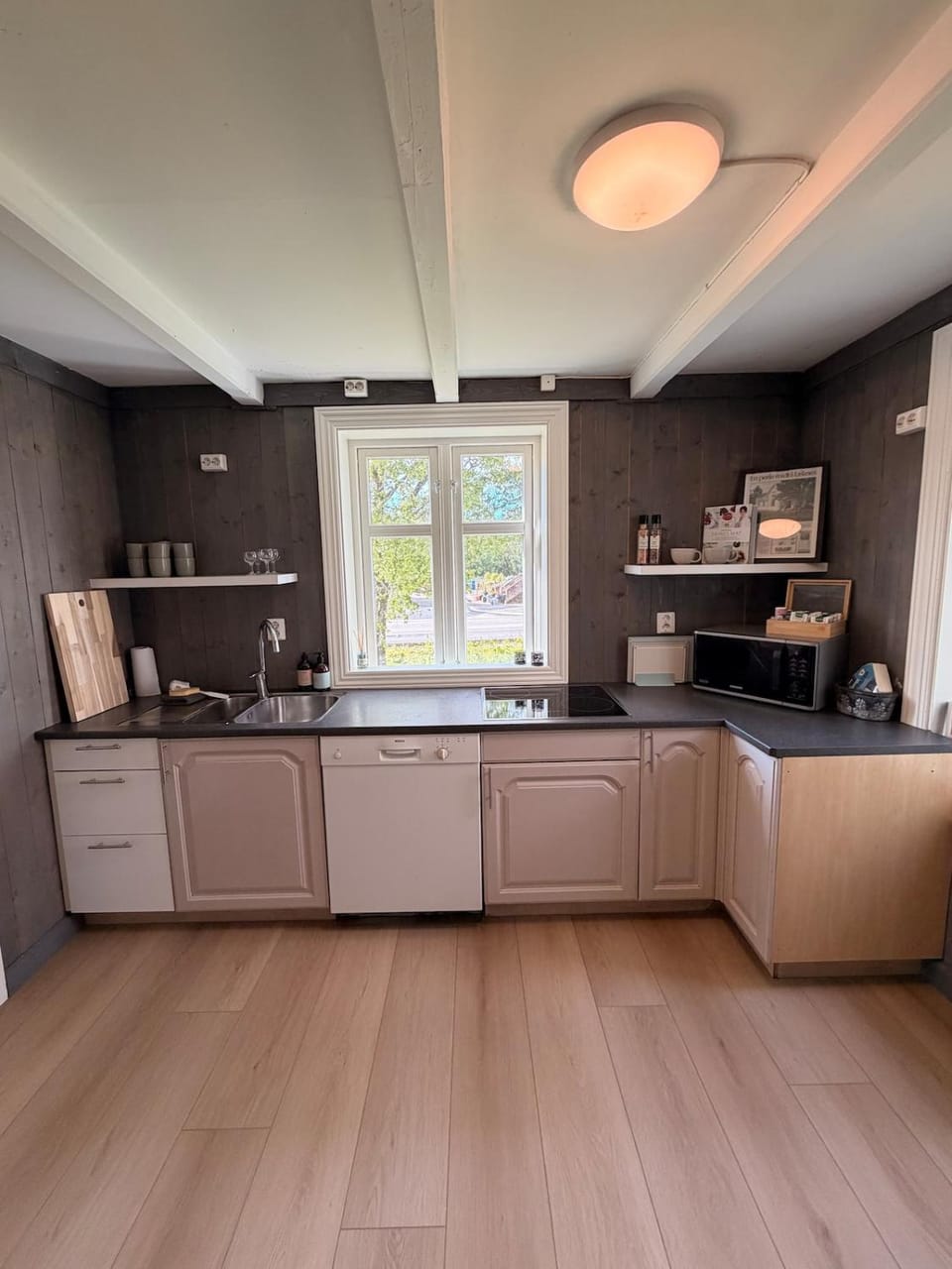 Coffee/tea facilities, Kitchen or kitchenette, pet friendly, stove