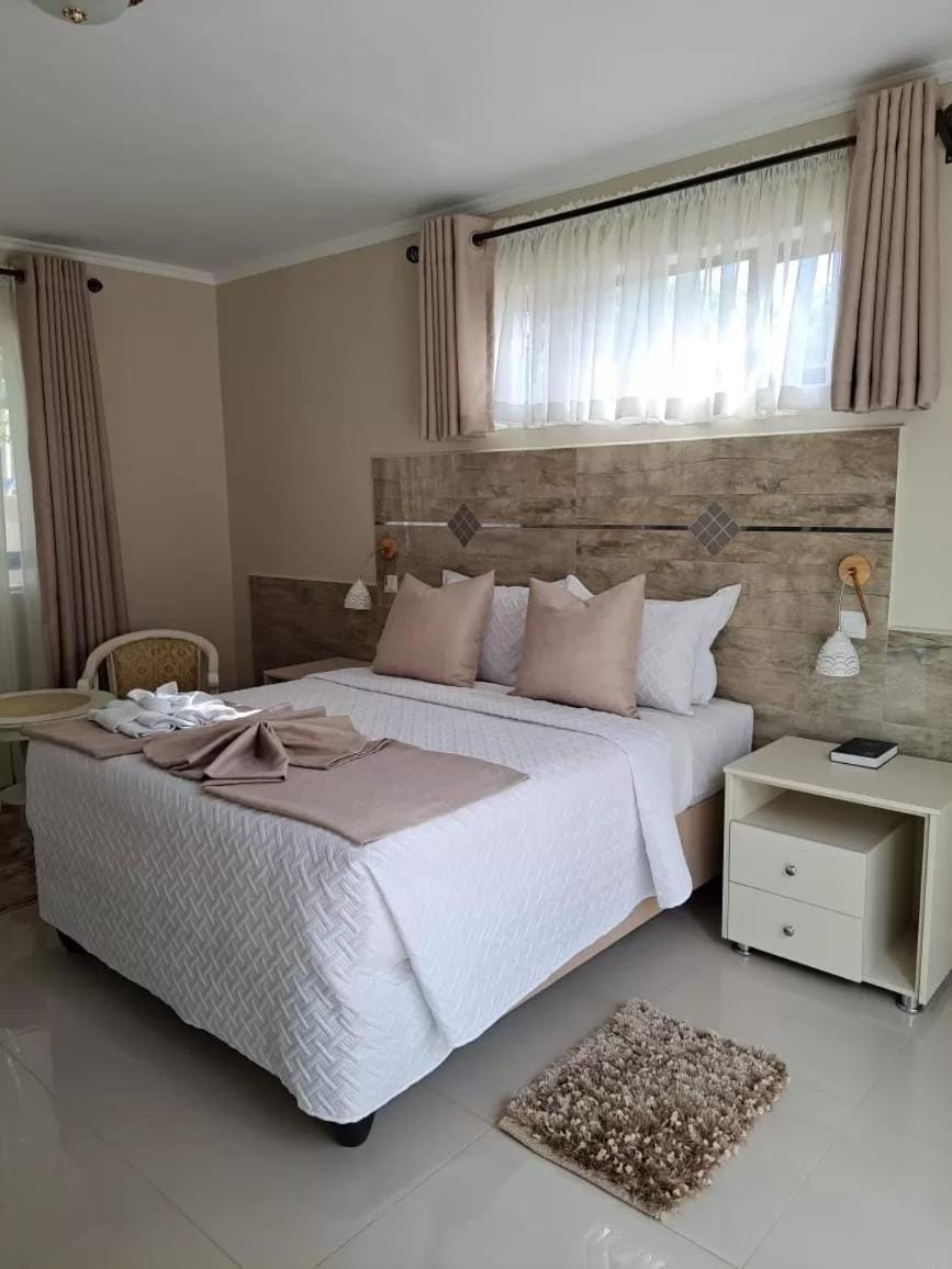 Skylodge Kadoma Nature lodge in Zimbabwe