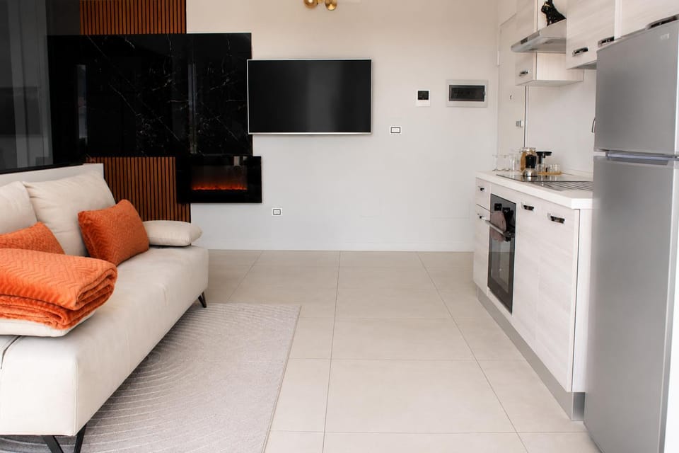 TV and multimedia, Kitchen or kitchenette, Living room, oven, stove