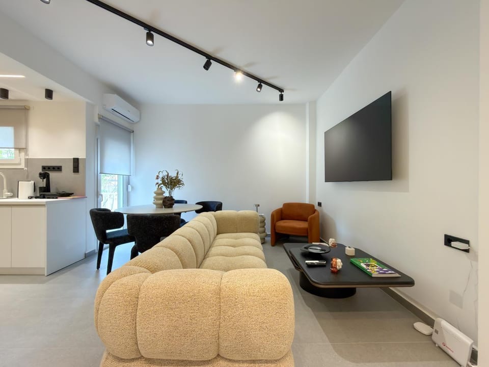 Living room, Photo of the whole room, Seating area