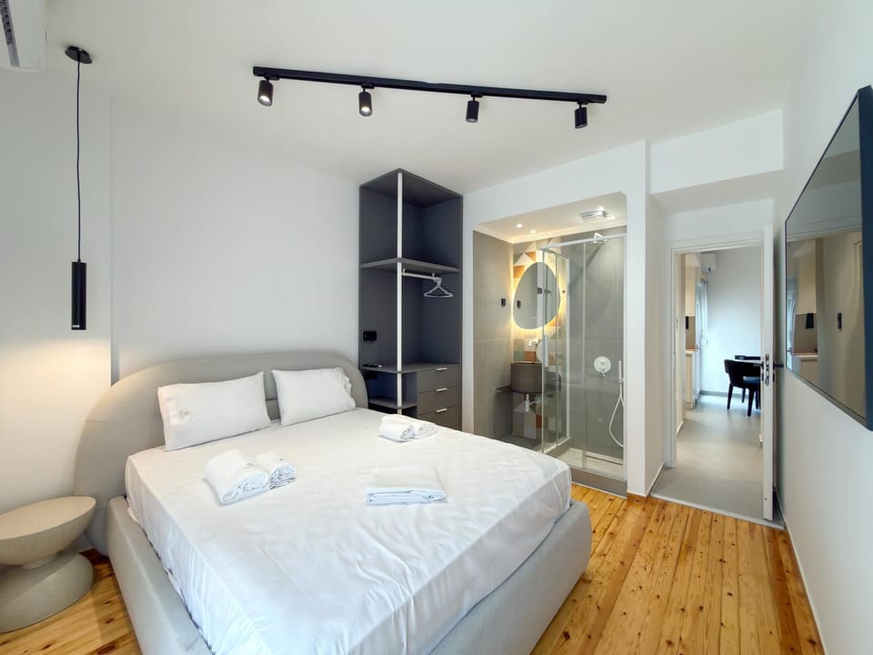 Bed, Bathroom, Bedroom