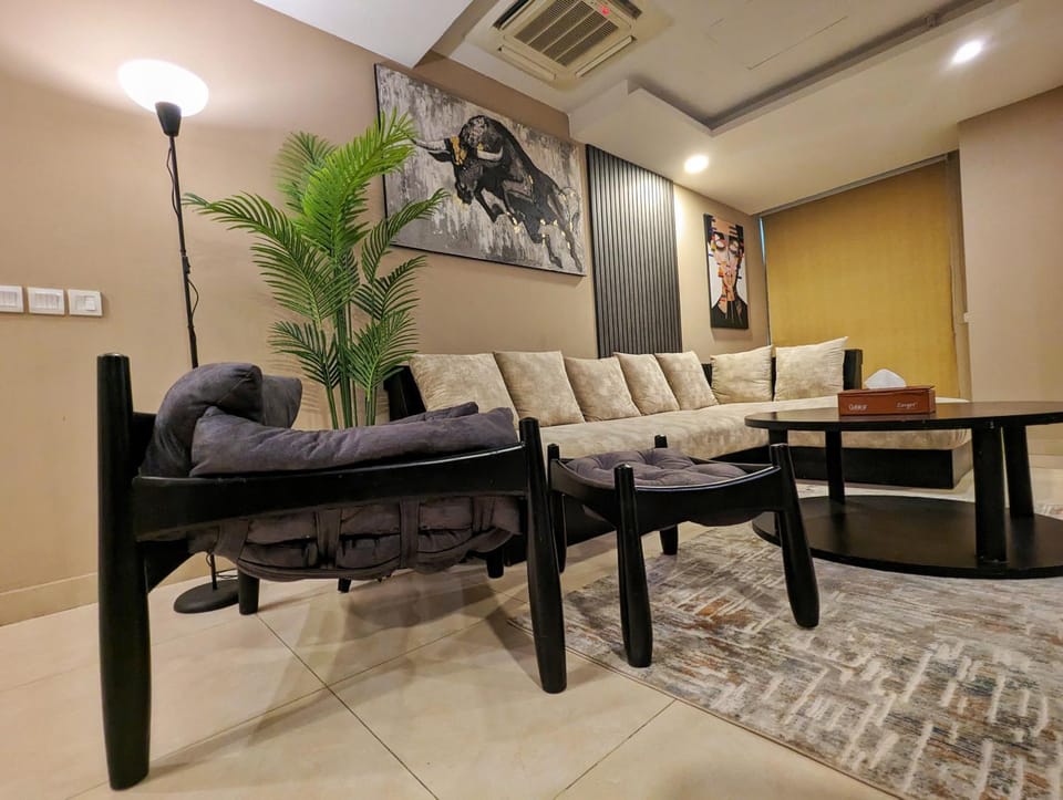 GOLDCREST MALL AND RESIDENCY - DELUXE ONE BED APARTMENT By ALVIS SUITE Apartment in Lahore