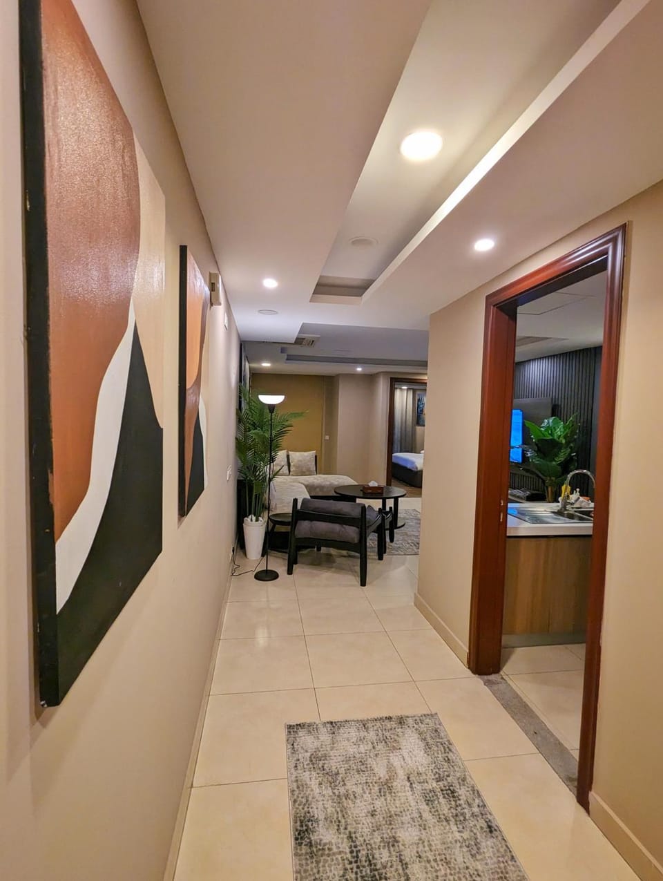 GOLDCREST MALL AND RESIDENCY - DELUXE ONE BED APARTMENT By ALVIS SUITE Apartment in Lahore
