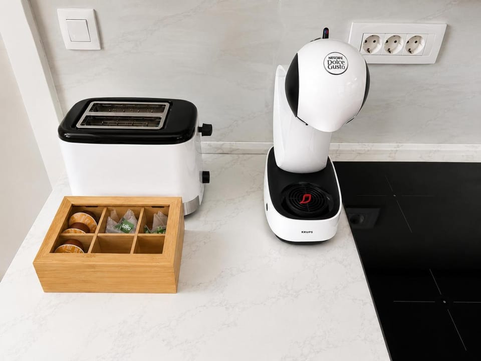 Coffee/tea facilities, toaster