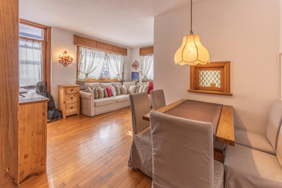 Living room, Photo of the whole room, Seating area