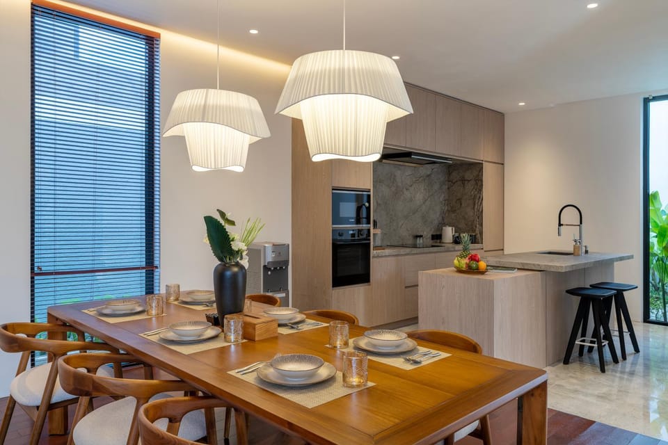 Dining area, kitchen