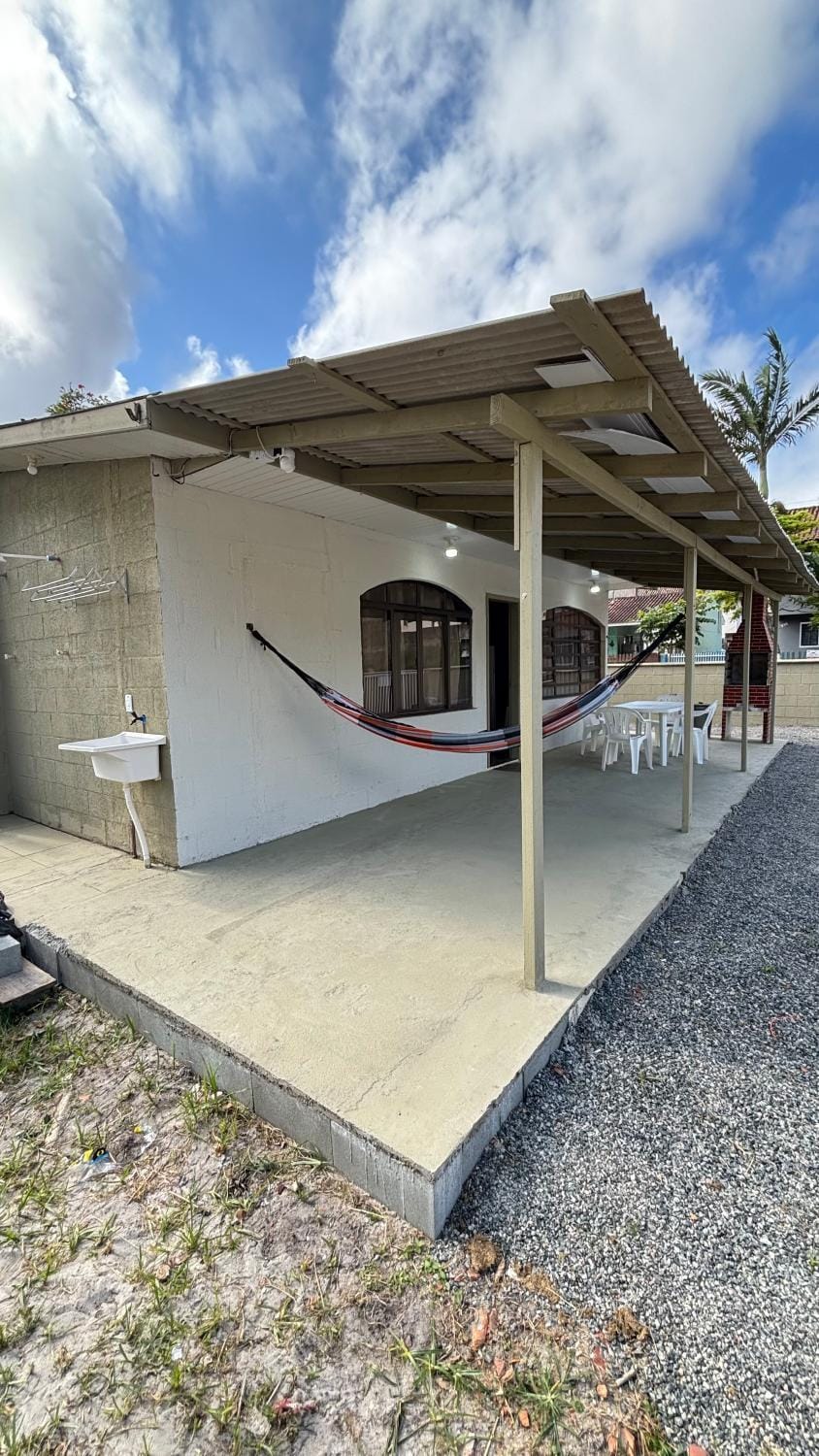 Casa praia a 1 quadra do mar com churrasqueira House in State of Santa Catarina