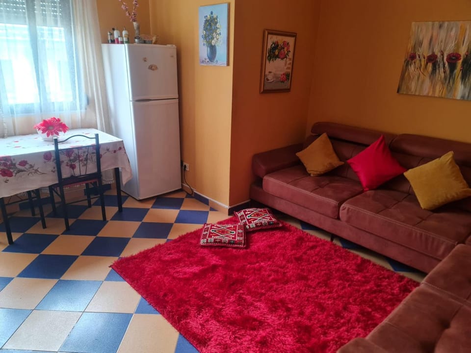 Photo of the whole room, Seating area