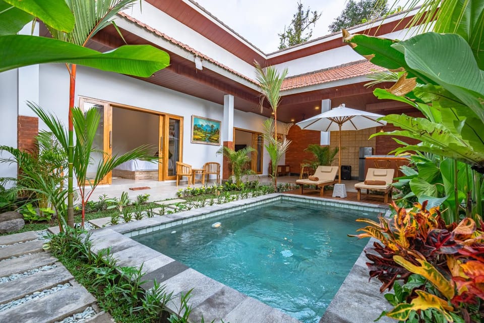 Property building, Swimming pool
