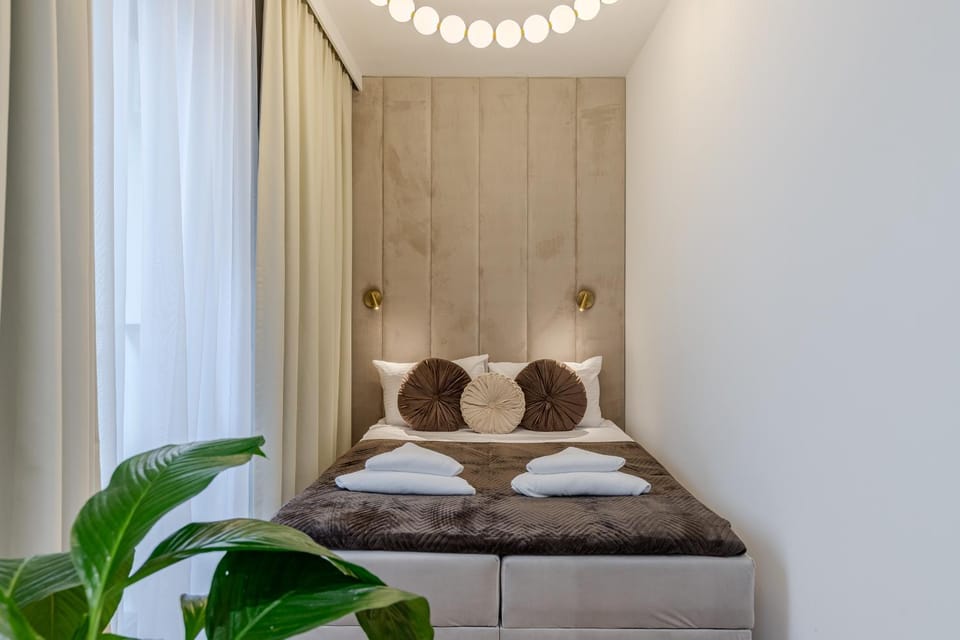 Decorative detail, Bedroom, towels