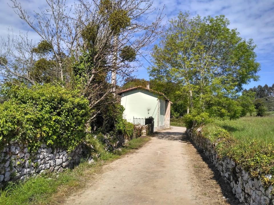 Cuetu del Pradón House in Asturias