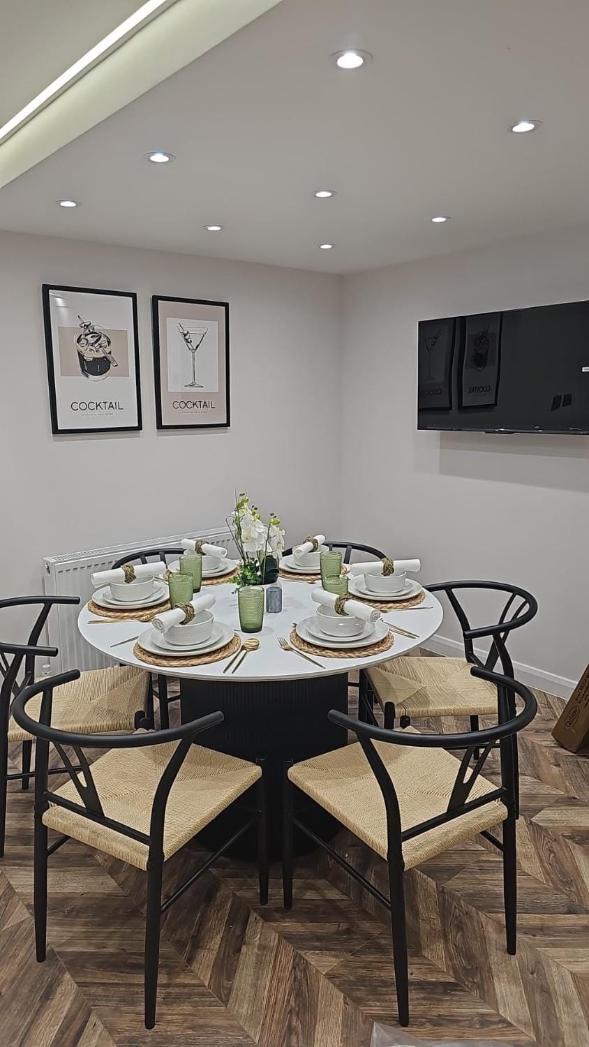 Luxury 6 bedroom House & Garden Victoria park London Apartment in London Borough of Hackney