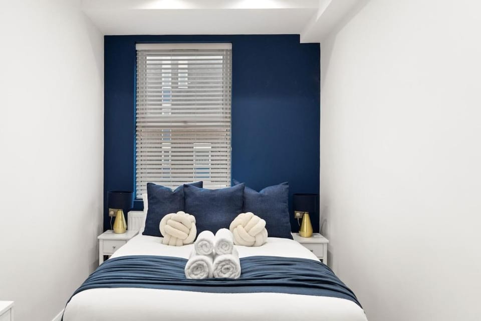Luxury 6 bedroom House & Garden Victoria park London Apartment in London Borough of Hackney