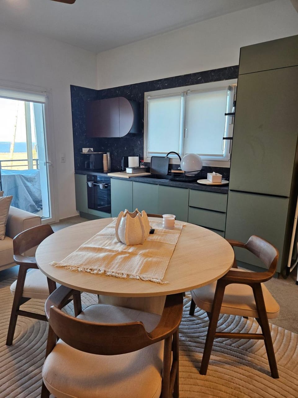 Dining area, kitchen