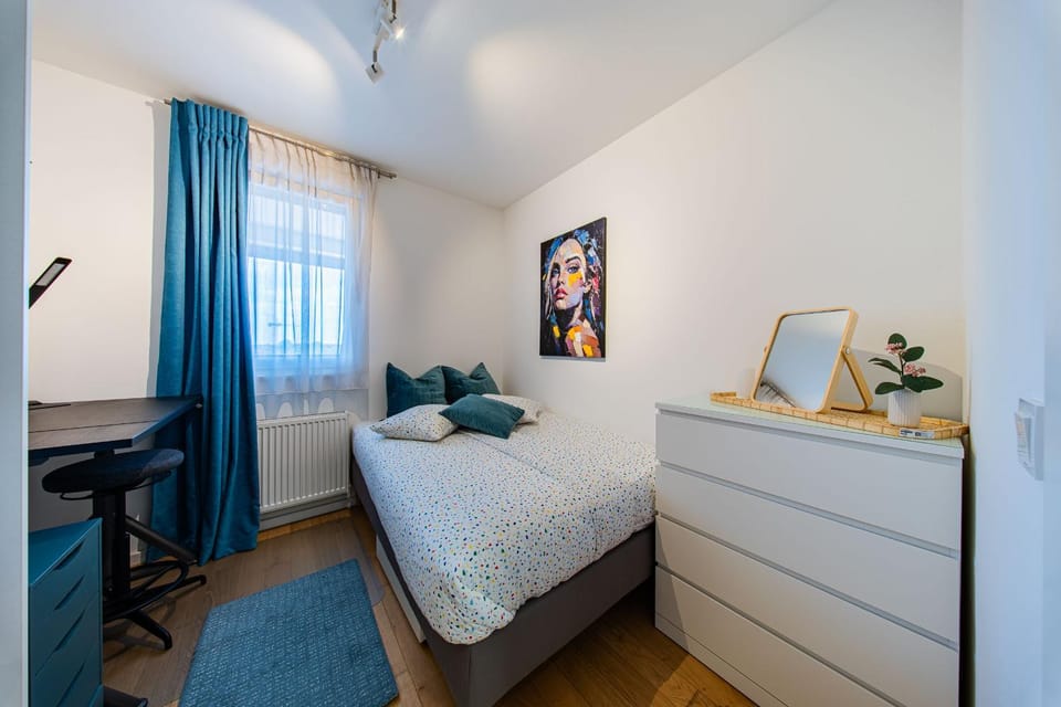 Bed, Seating area, Bedroom