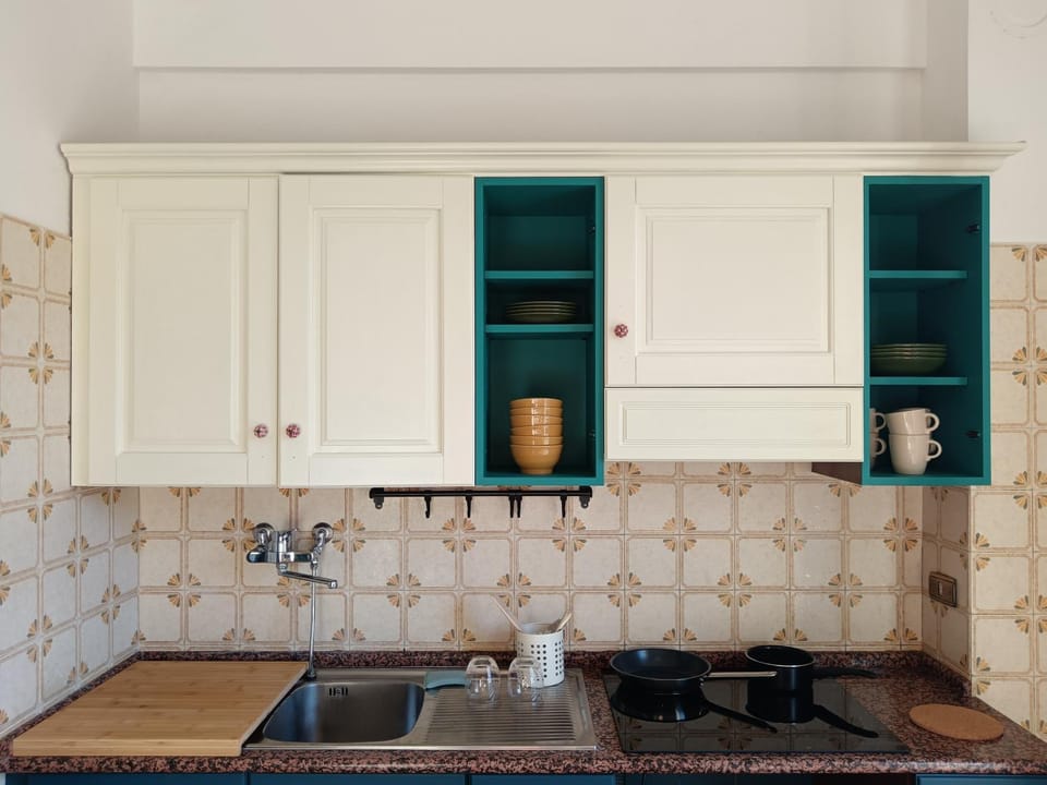colorful cocoon home Apartment in Finale Ligure