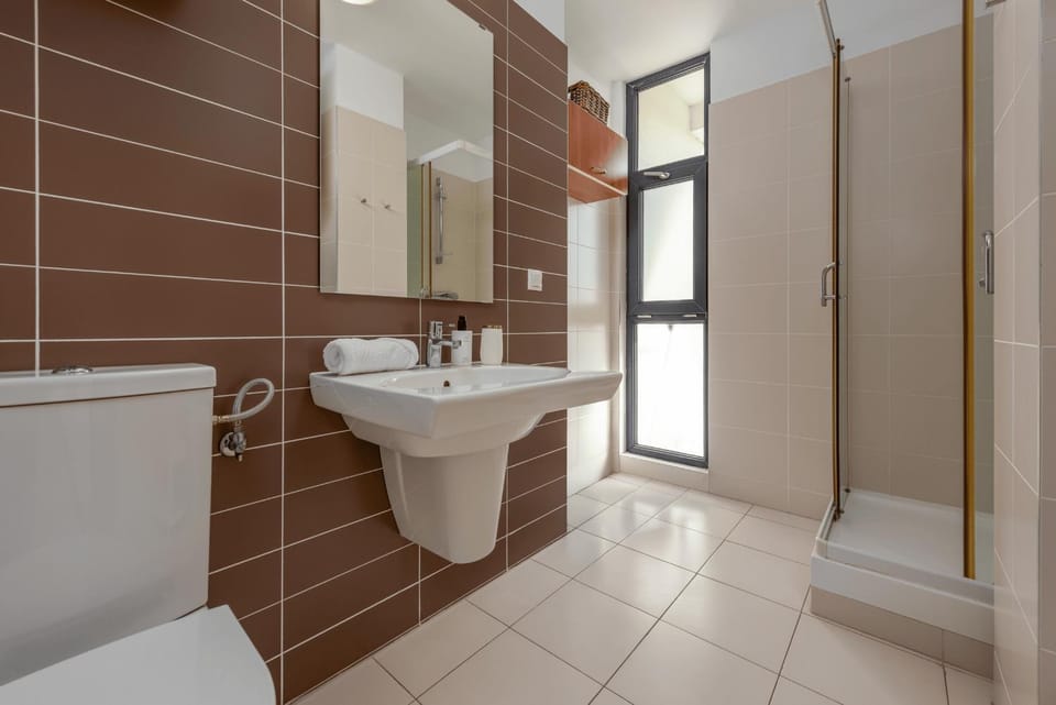 Shower, Toilet, Bathroom, towels