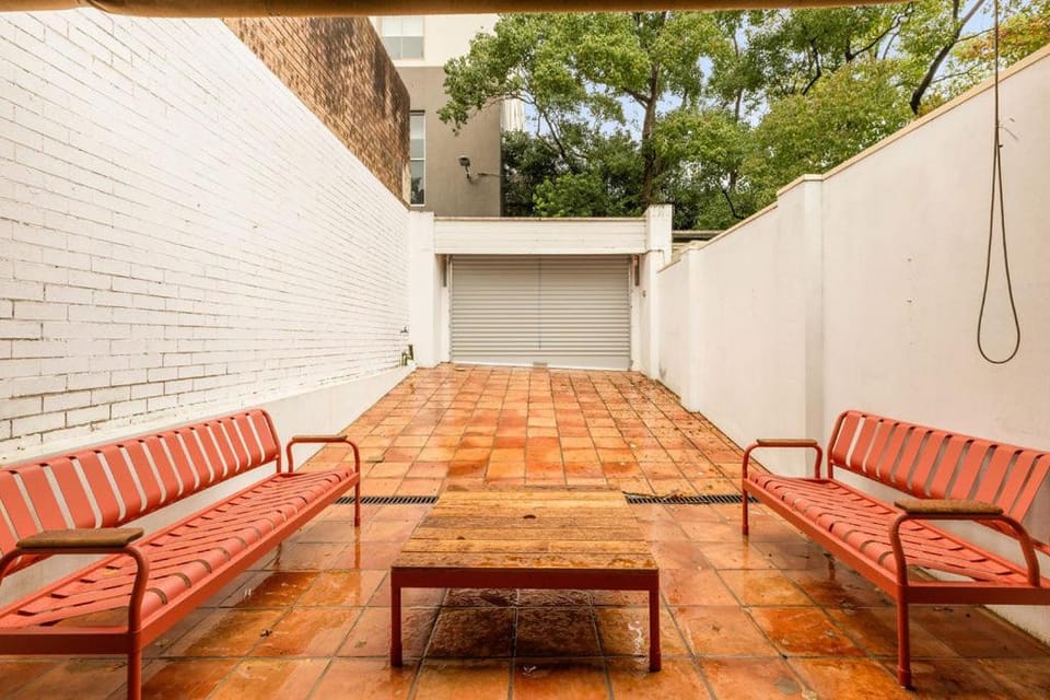 Patio, Parking