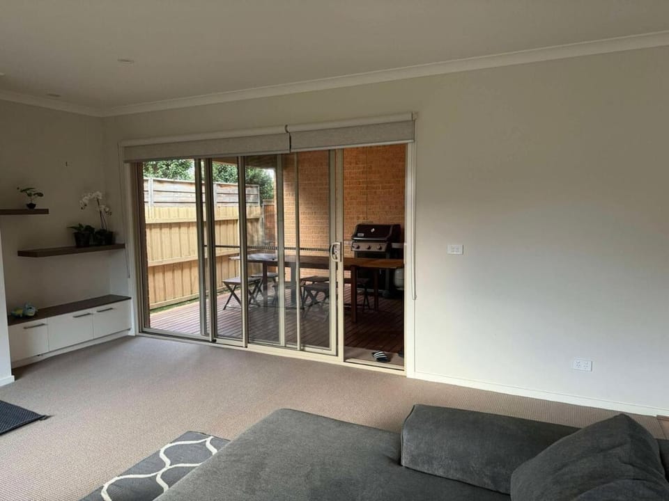 Cheerful 3 bedroom house with indoor fireplace House in Dromana