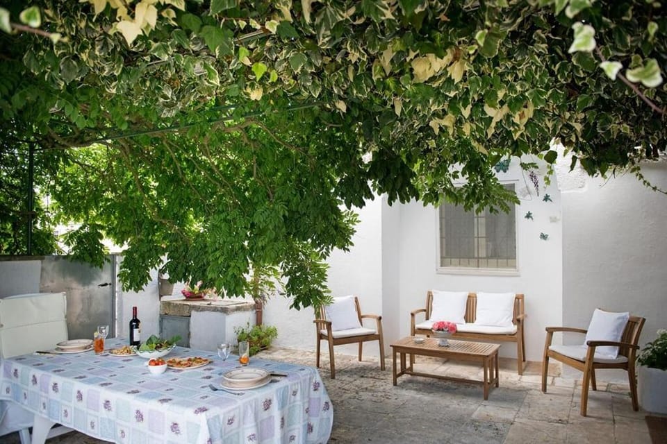 Spectacular trullo, walking distance to Alberobello UNESCO Villa in Province of Taranto