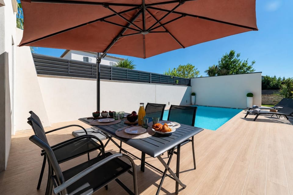 Villa Loft Victoria, architect's house, pool SPA and fitness Villa in Occitanie