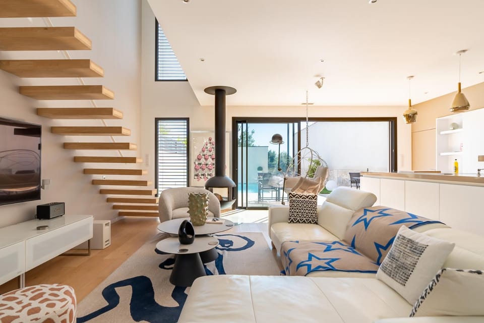 Villa Loft Victoria, architect's house, pool SPA and fitness Villa in Occitanie