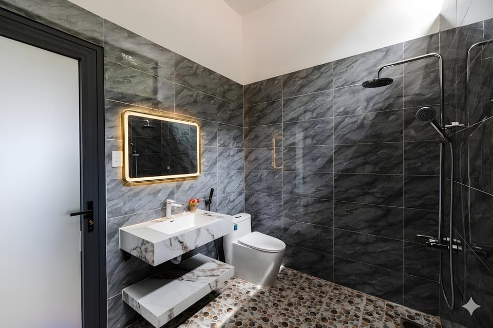 Bathroom, towels