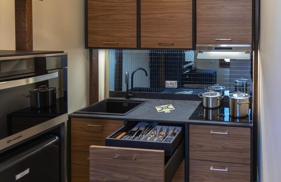 Kitchen or kitchenette, oven, stove