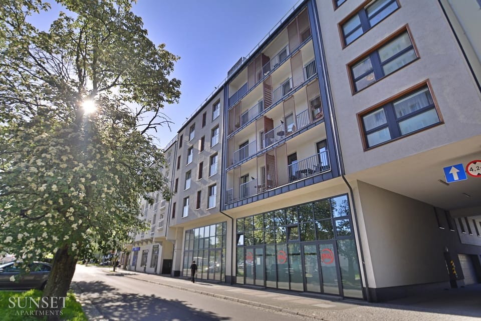 Property building, Day, Neighbourhood, Street view
