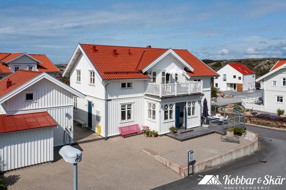 Property building, Facade/entrance, Off site