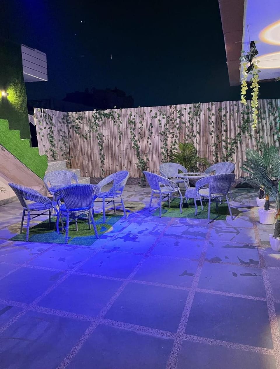 Let'Stay - Cuzzie, Sector 63A Noida Apartment in Noida