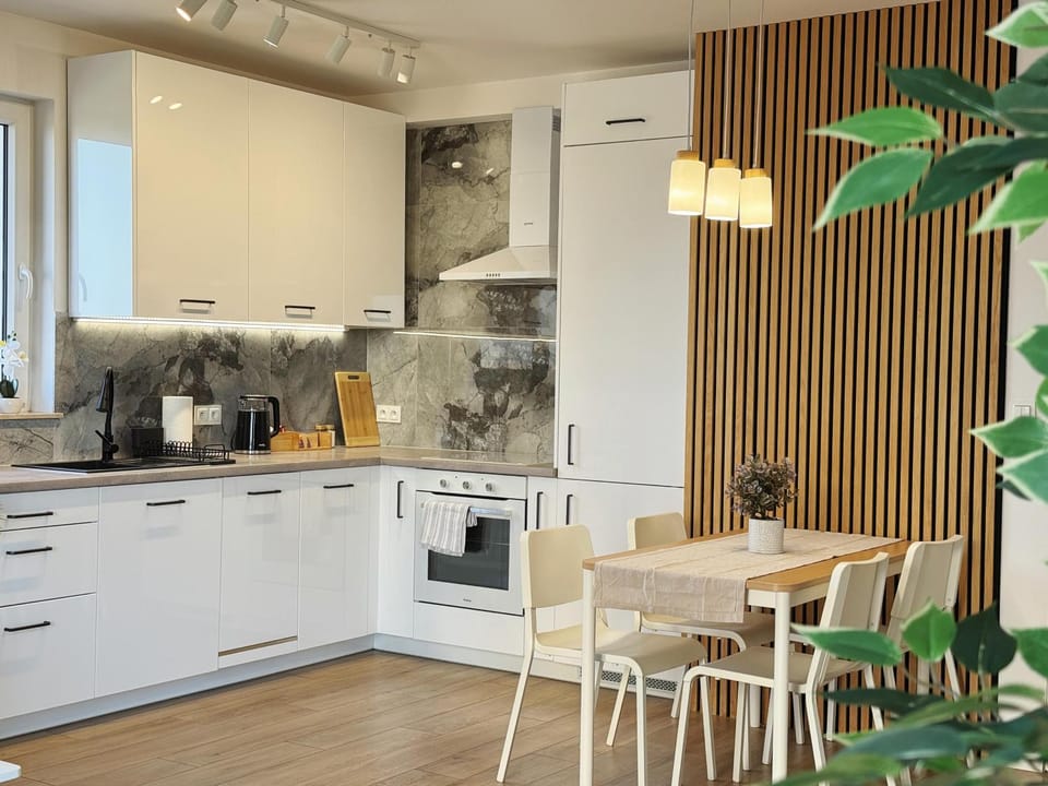 Dining area, kitchen