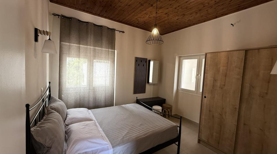 Bed, Photo of the whole room, Bedroom, wardrobe